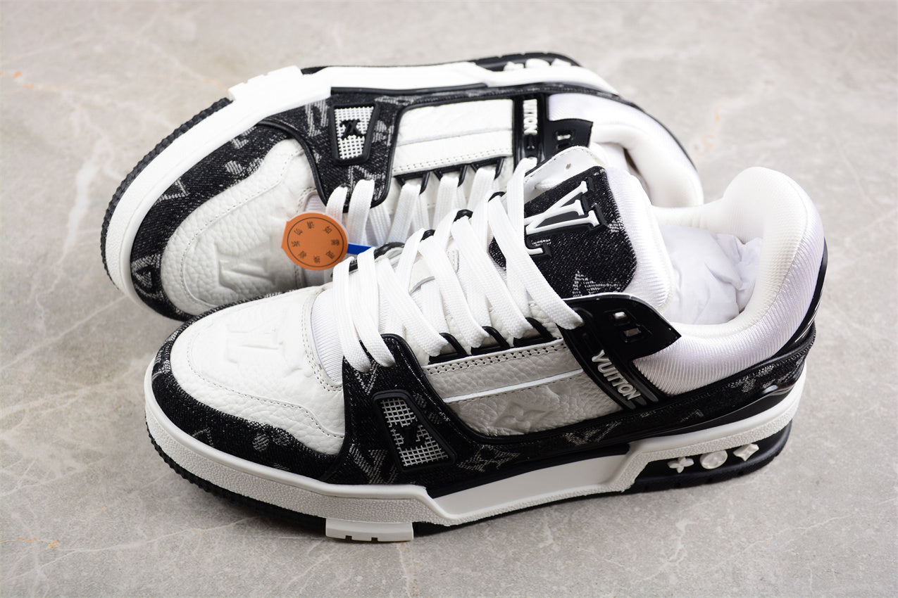LV Trainers classic black and white