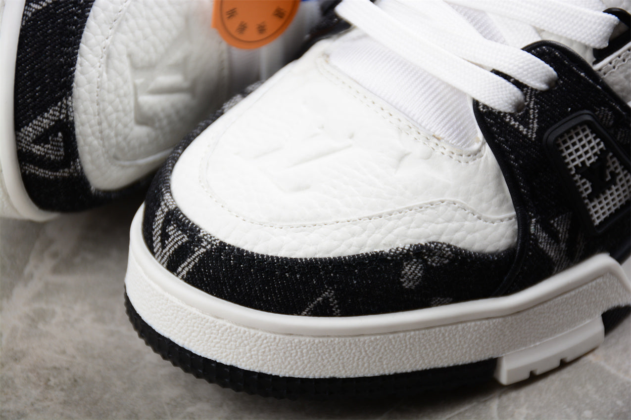 LV Trainers classic black and white
