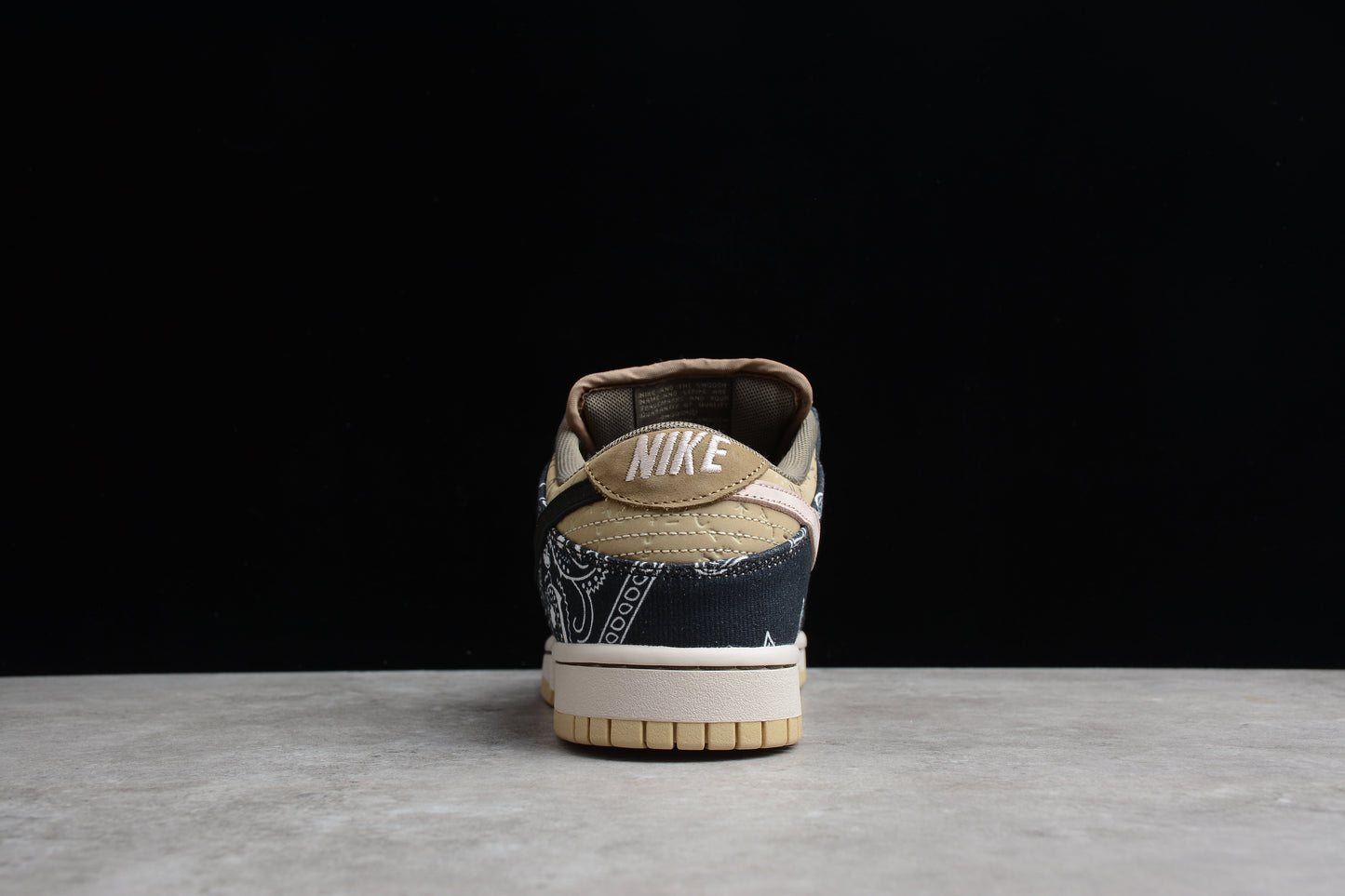 SB Dunks cashew flower x Travis scott