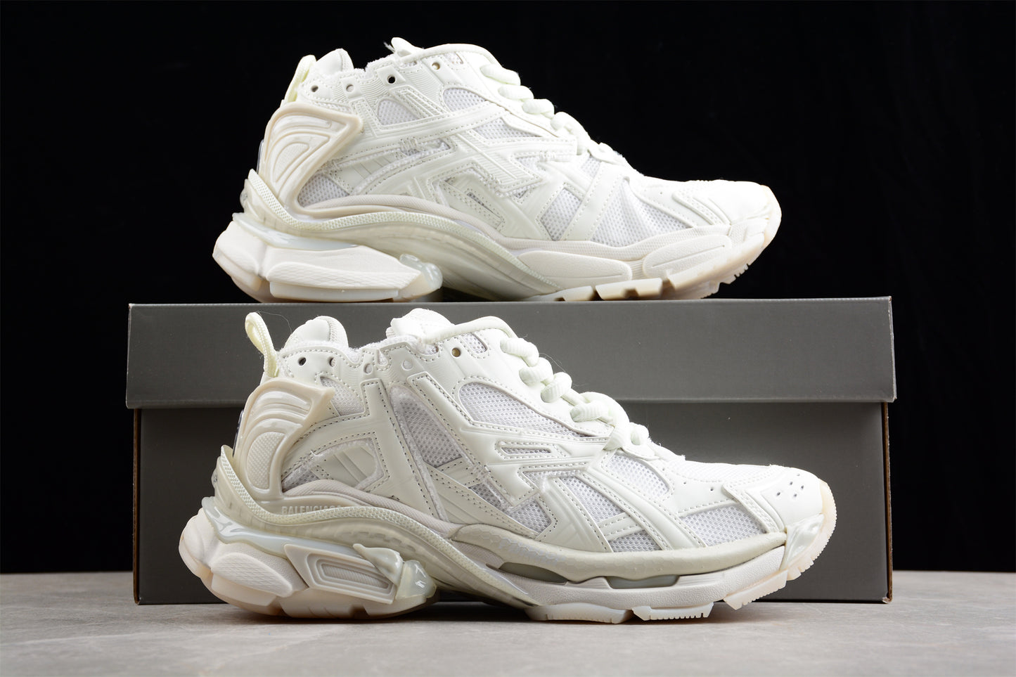 Balenciaga Runner Trainers | B1 9000 white