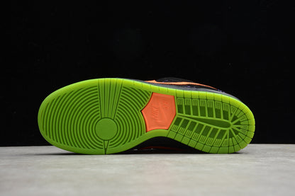 SB Dunks spider black and orange