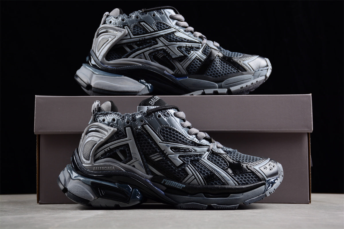 Balenciaga Runner Trainers | Grey black