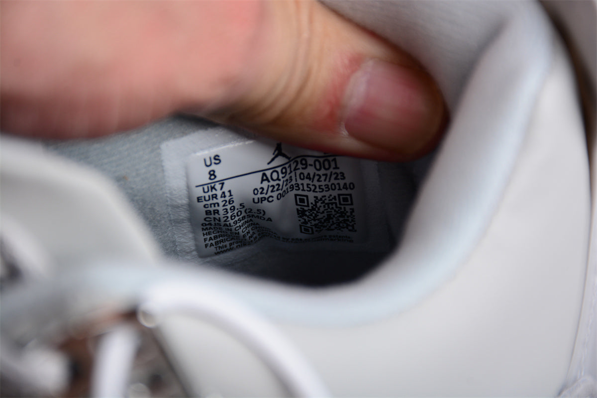 Air Jordan 4 Retro 'Frozen Moments' | Grey