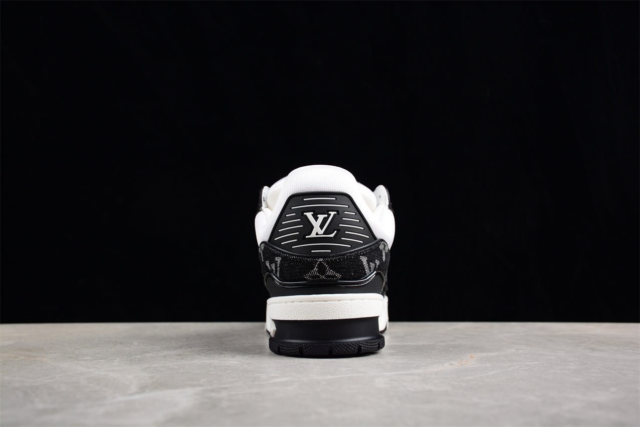 LV Trainers classic black and white