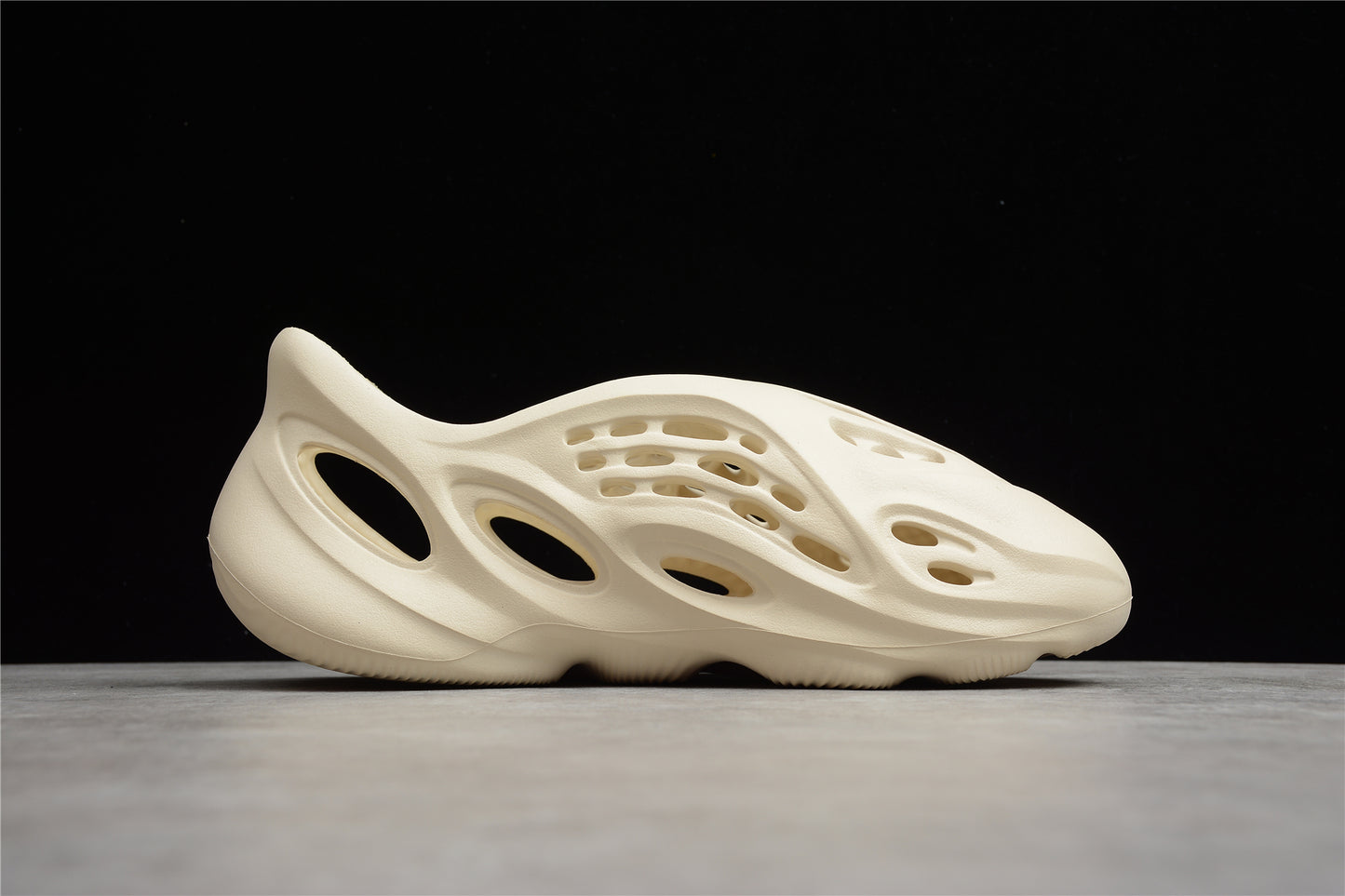 Yeezy foam runners Desert yellow