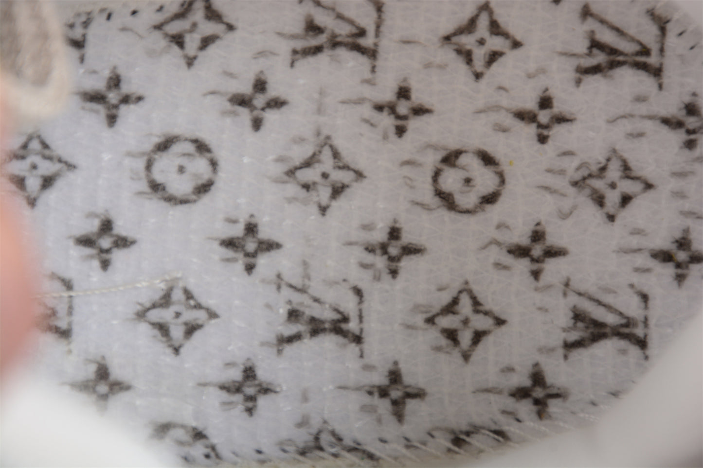 LV Trainers pure white