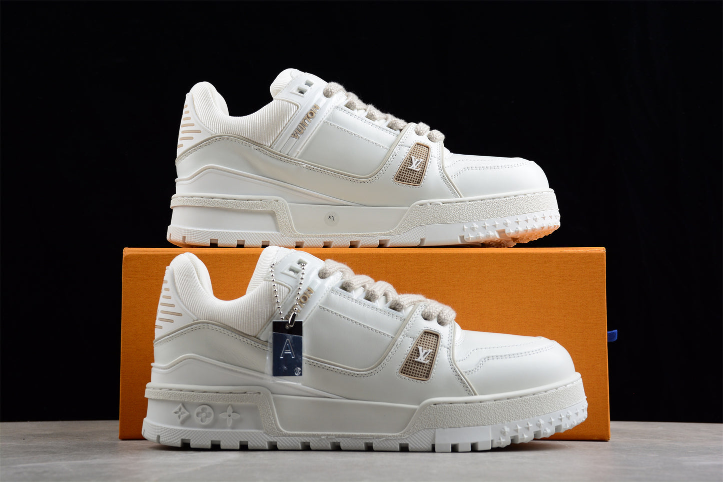 LV Trainers pure white