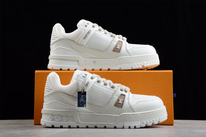 LV Trainers pure white