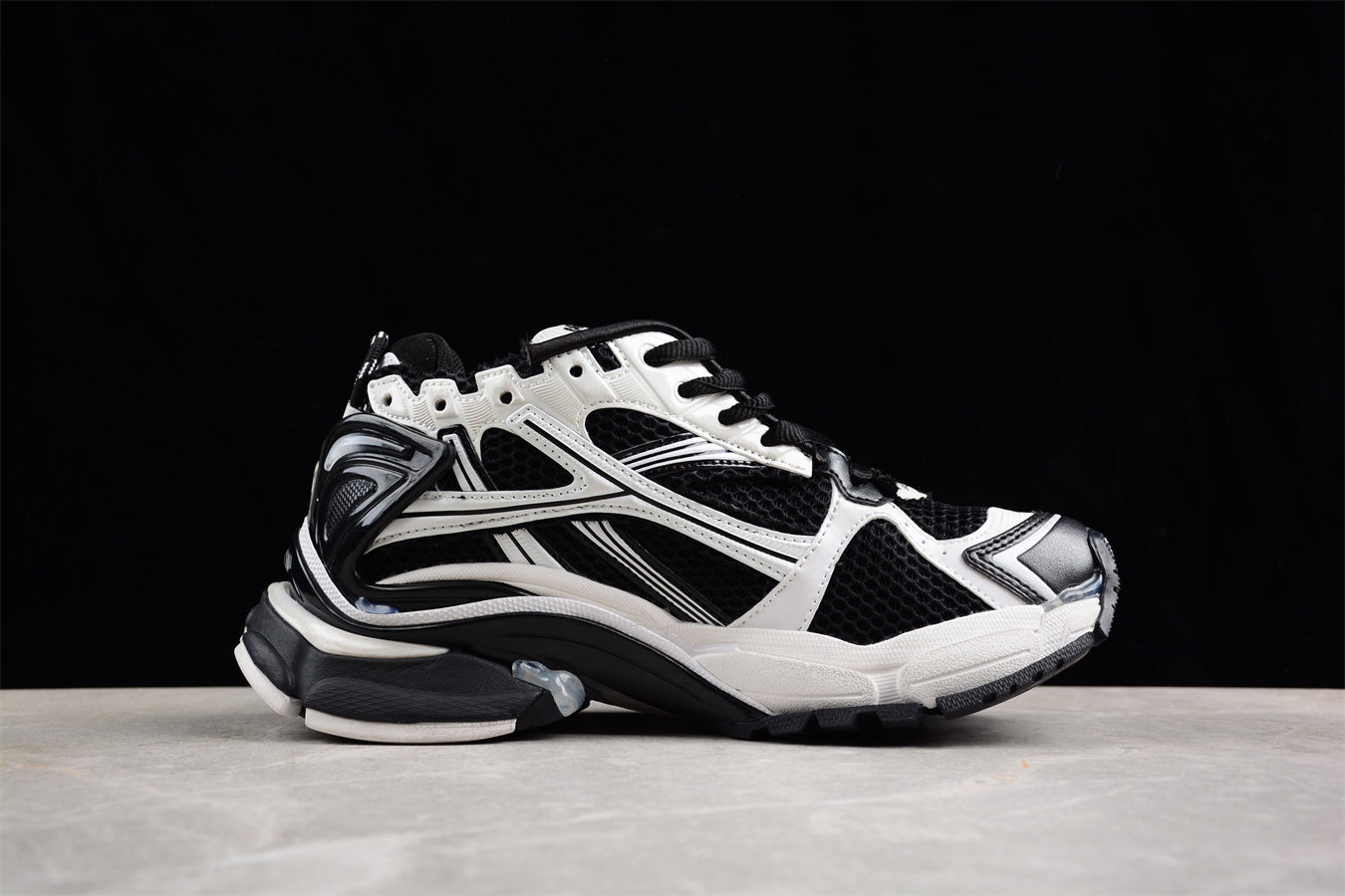 Balenciaga Runner Trainers | Black and white