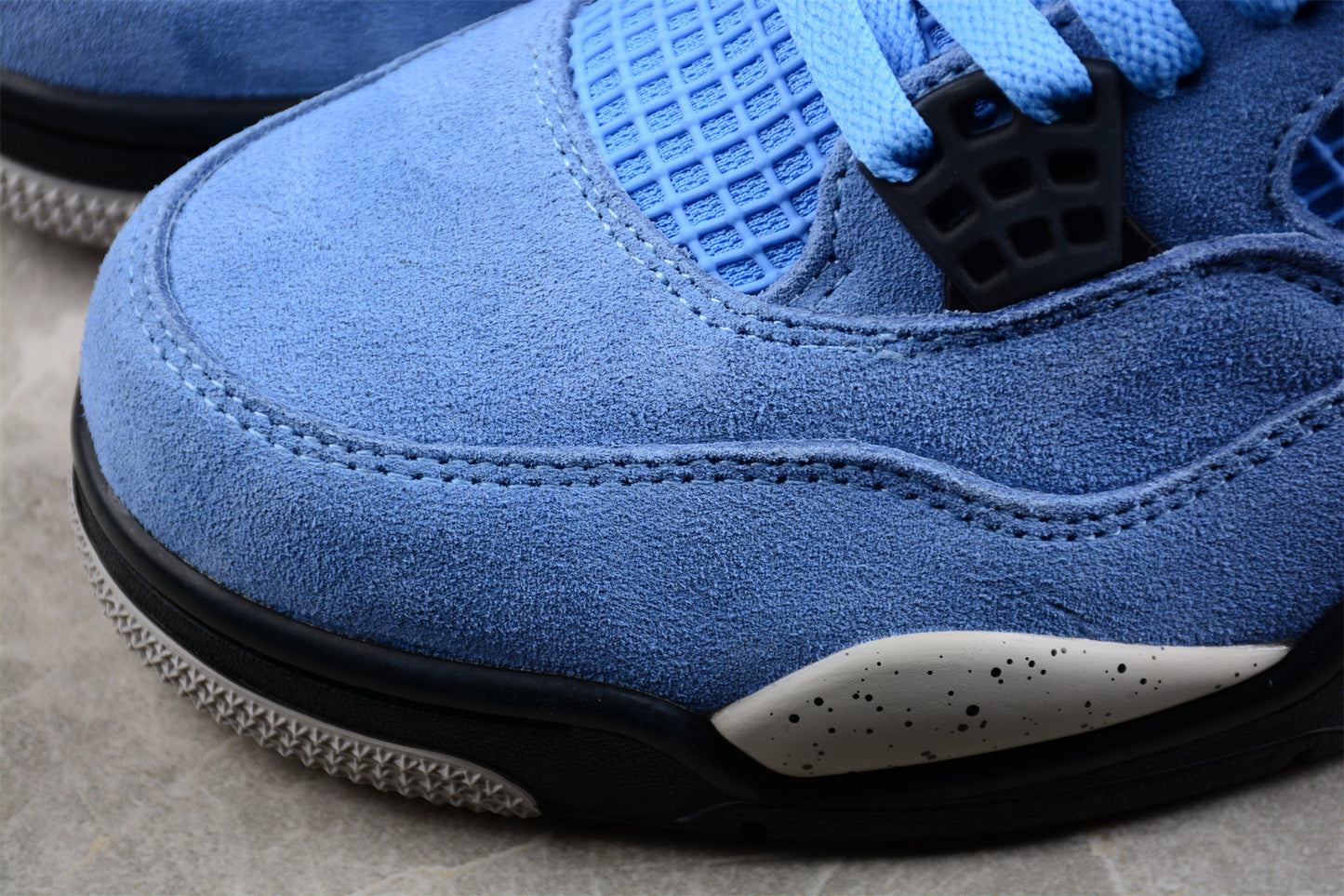 Air Jordan 4 Retro 'University Blue' |