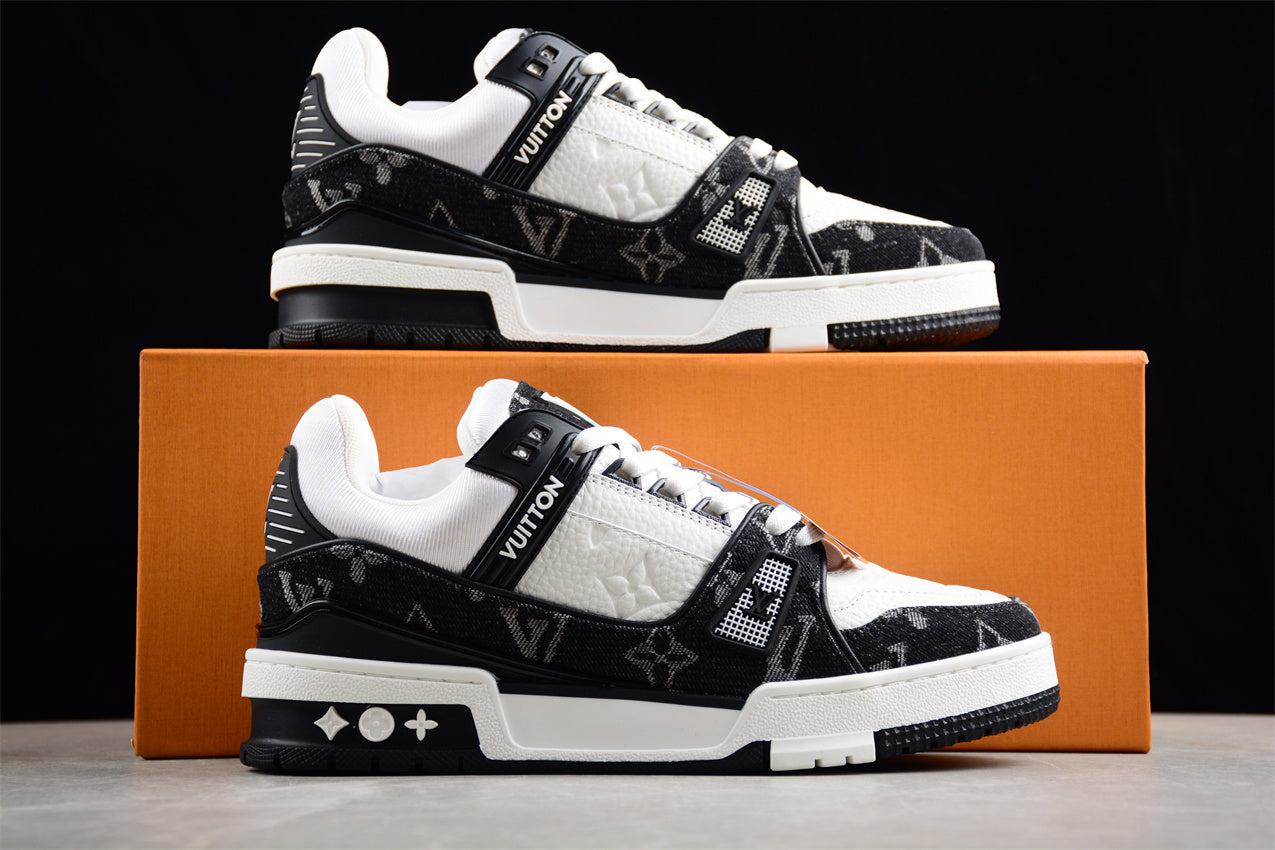 LV Trainers classic black and white