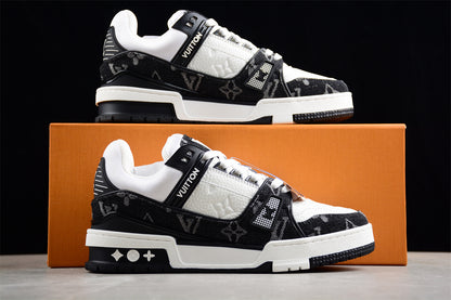 LV Trainers classic black and white