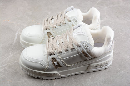 LV Trainers pure white