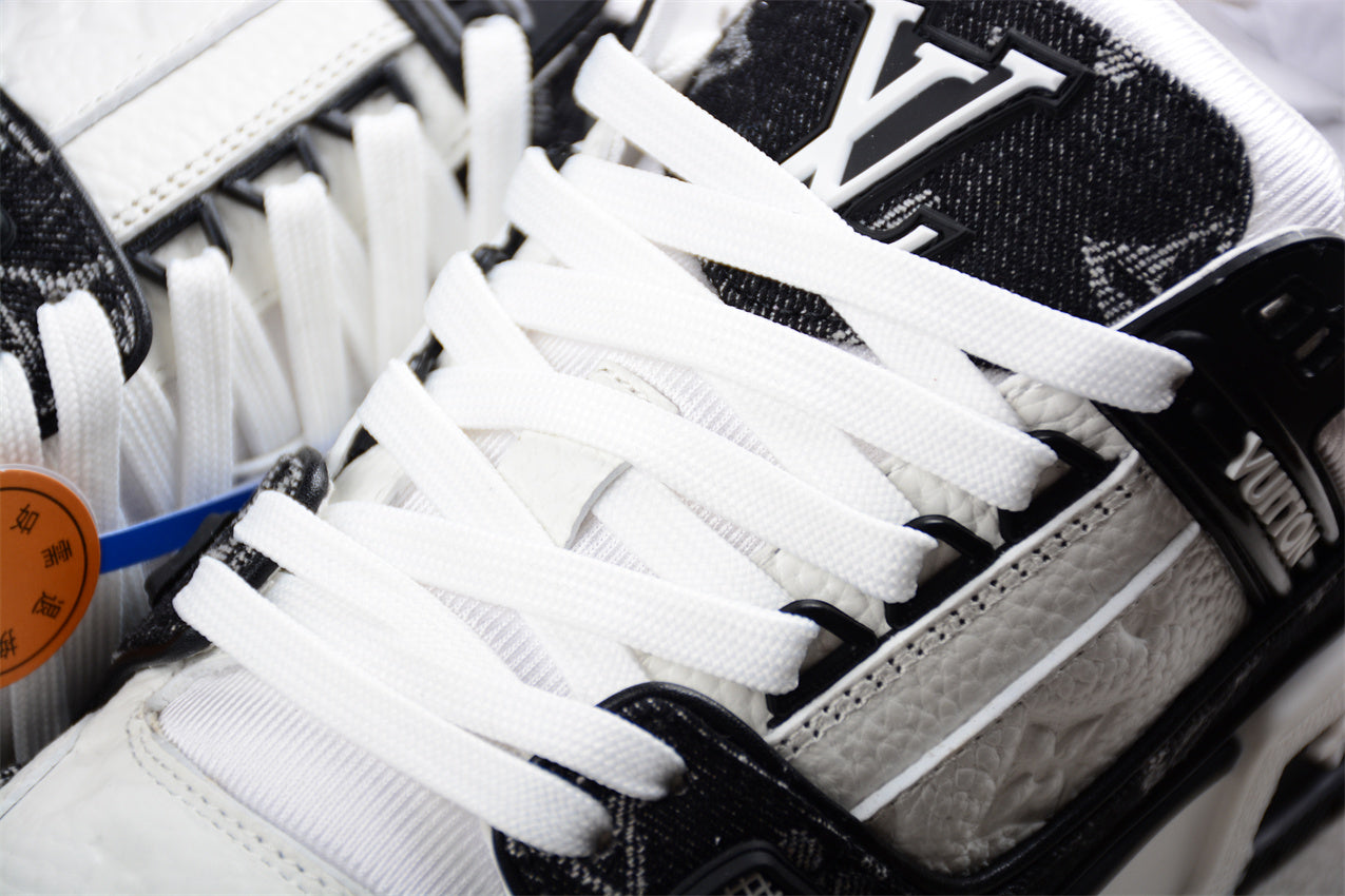 LV Trainers classic black and white