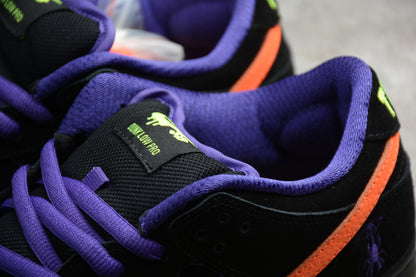 SB Dunks spider black and orange