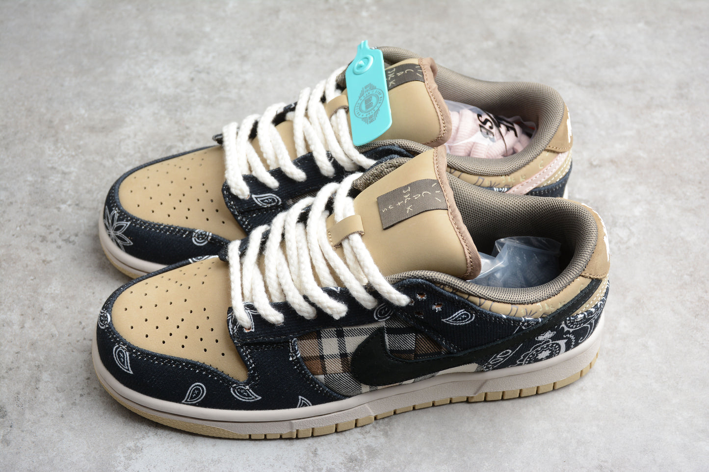 SB Dunks cashew flower x Travis scott