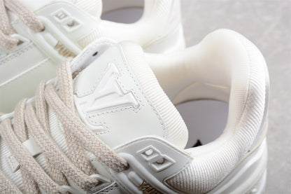 LV Trainers pure white