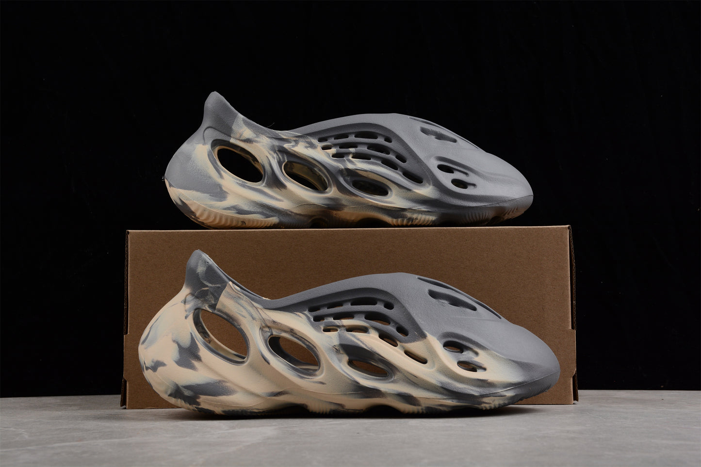 Yeezy foam runners Grey yellow