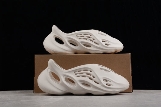 Yeezy foam runner Bone white