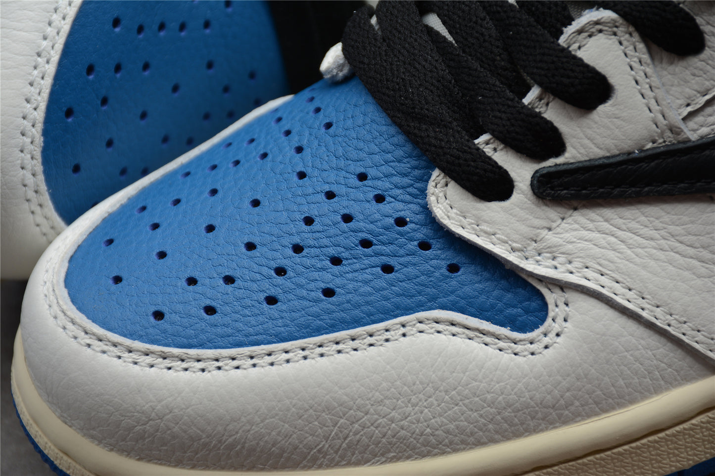 Jordan 1s X fragment X travis scott