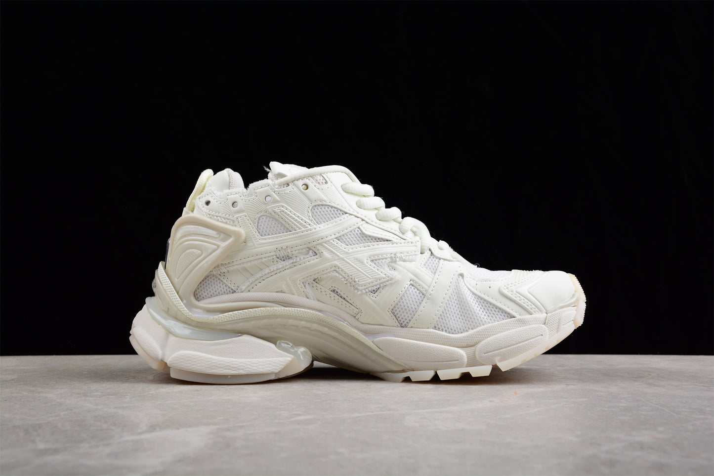 Balenciaga Runner Trainers | B1 9000 white