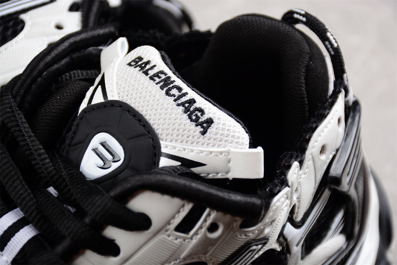 Balenciaga Runner Trainers | Black and white