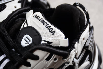 Balenciaga Runner Trainers | Black and white