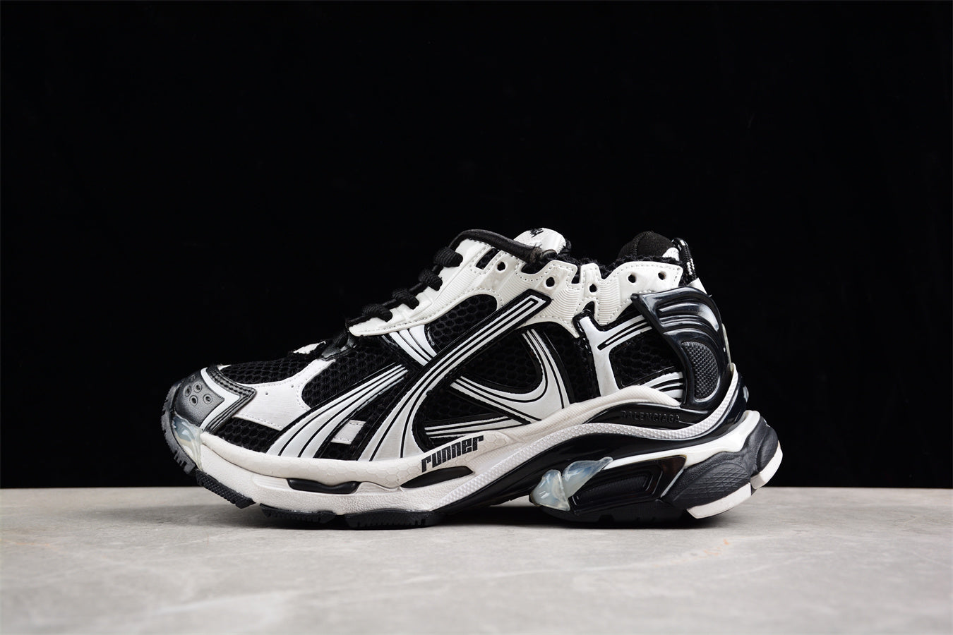Balenciaga Runner Trainers | Black and white