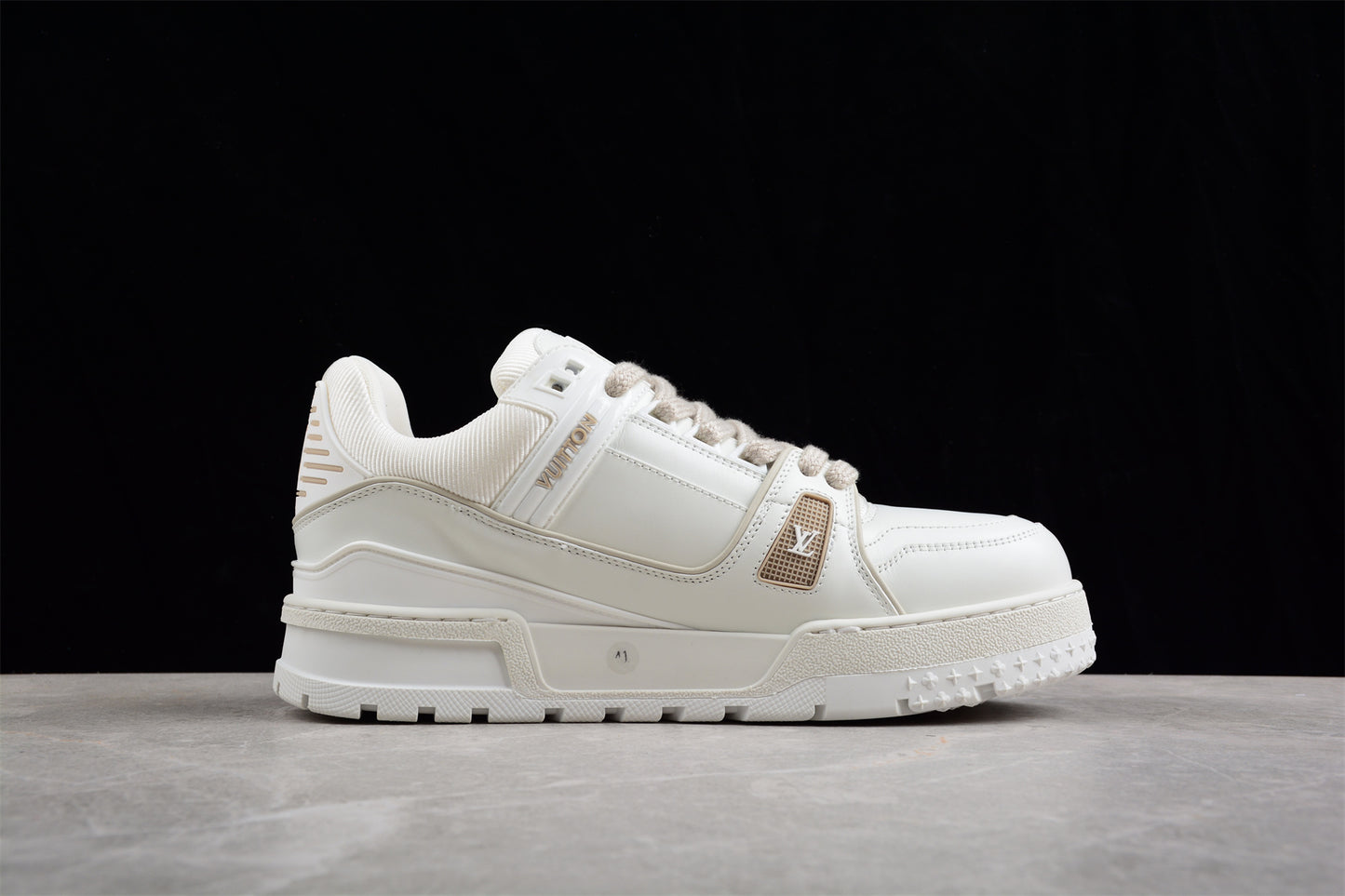 LV Trainers pure white