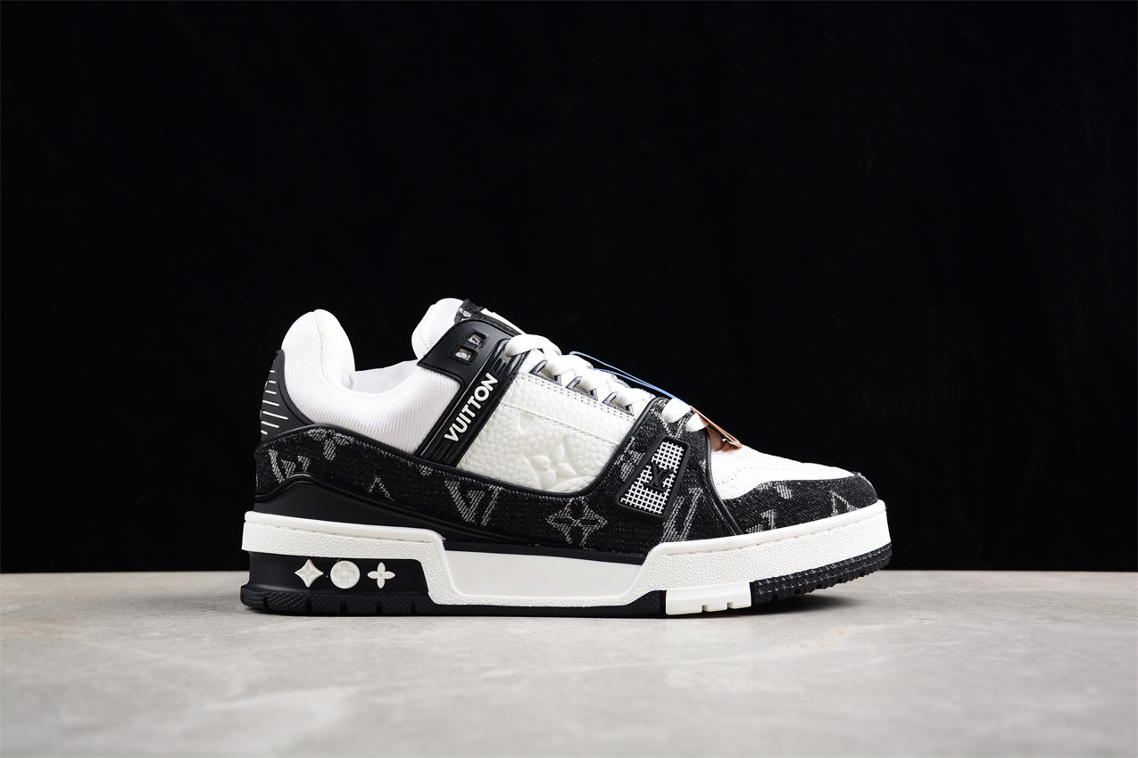 LV Trainers classic black and white