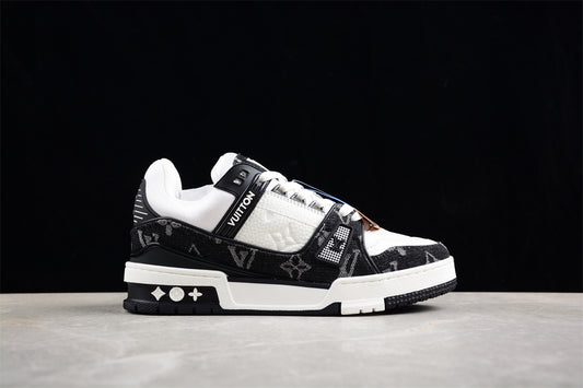 LV Trainers classic black and white