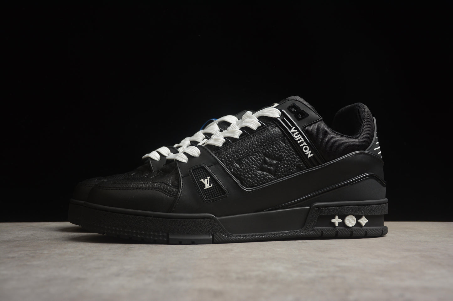 LV Trainers Pure black