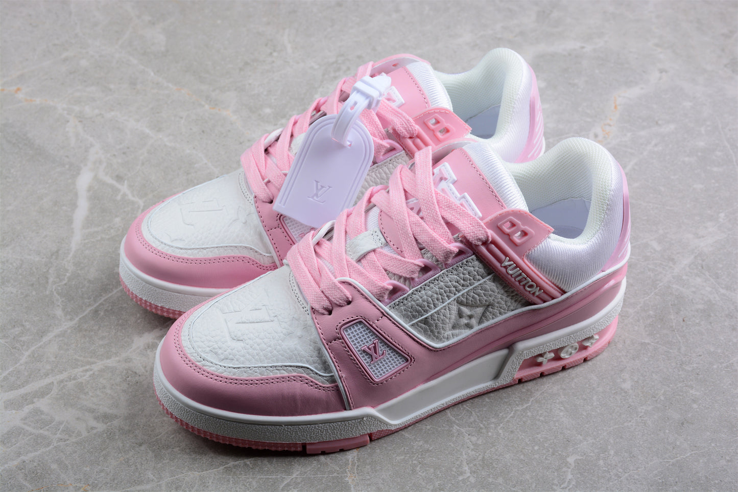 LV Trainers White powder