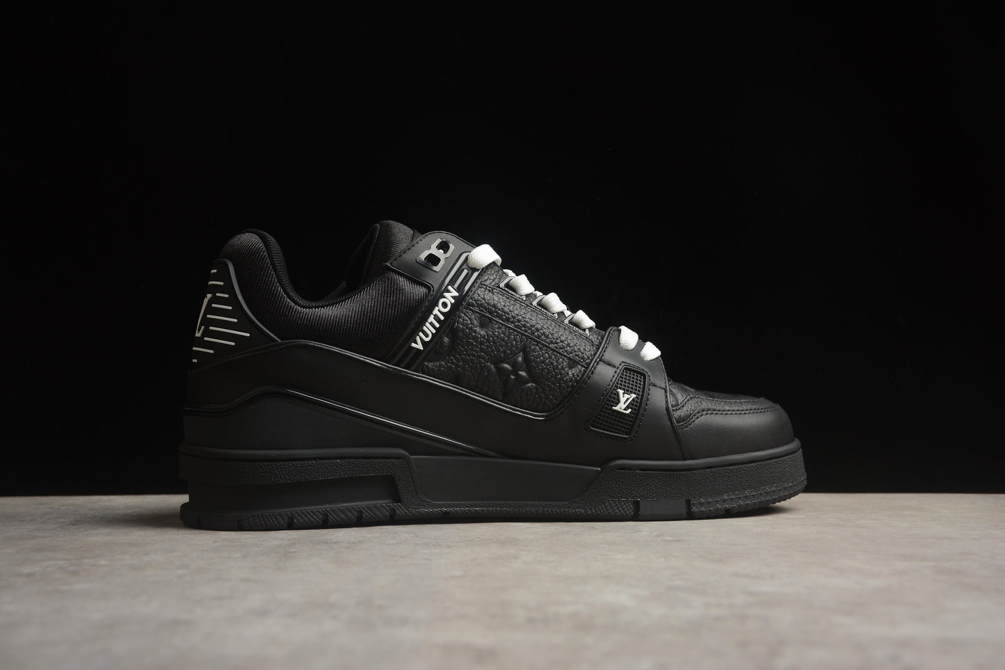 LV Trainers Pure black