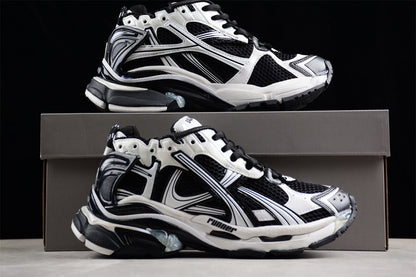 Balenciaga Runner Trainers | Black and white