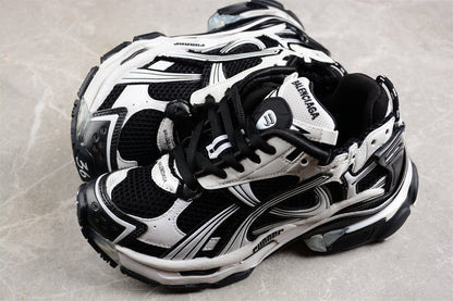 Balenciaga Runner Trainers | Black and white