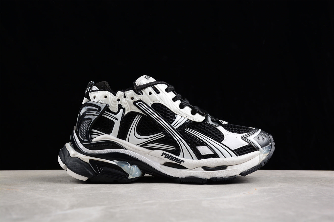 Balenciaga Runner Trainers | Black and white