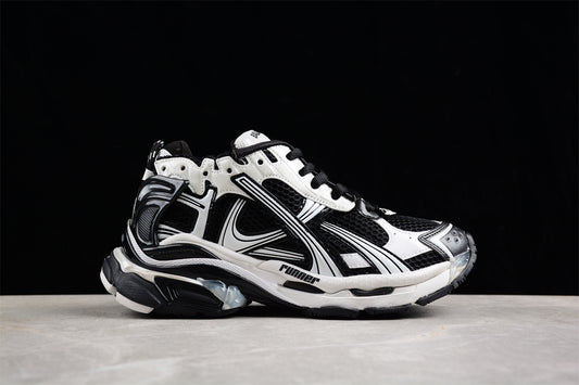 Balenciaga Runner Trainers | Black and white