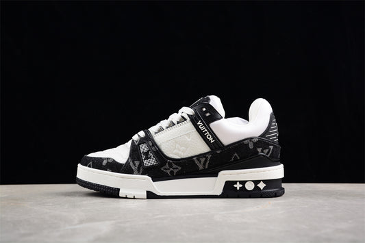 LV Trainers classic black and white