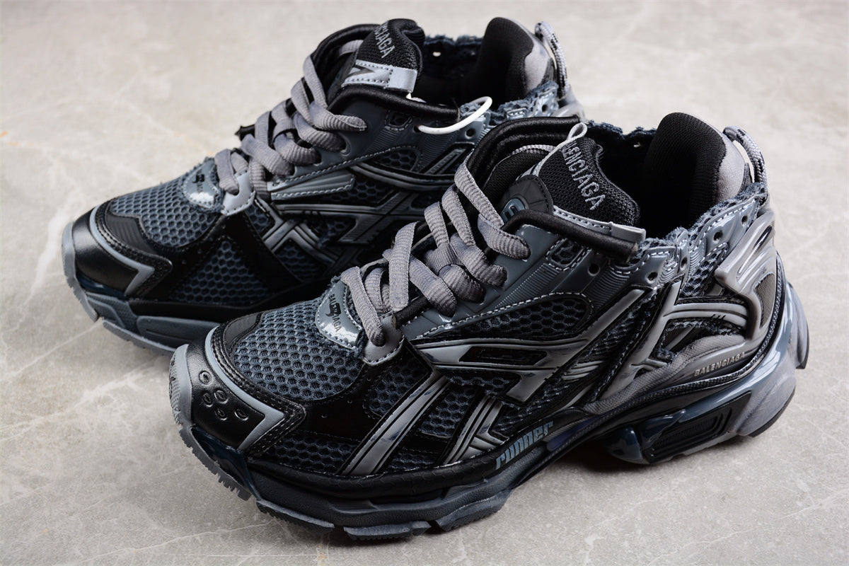 Balenciaga Runner Trainers | Grey black