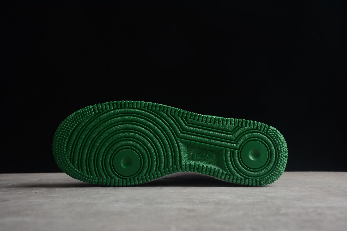 air forces x LV | green
