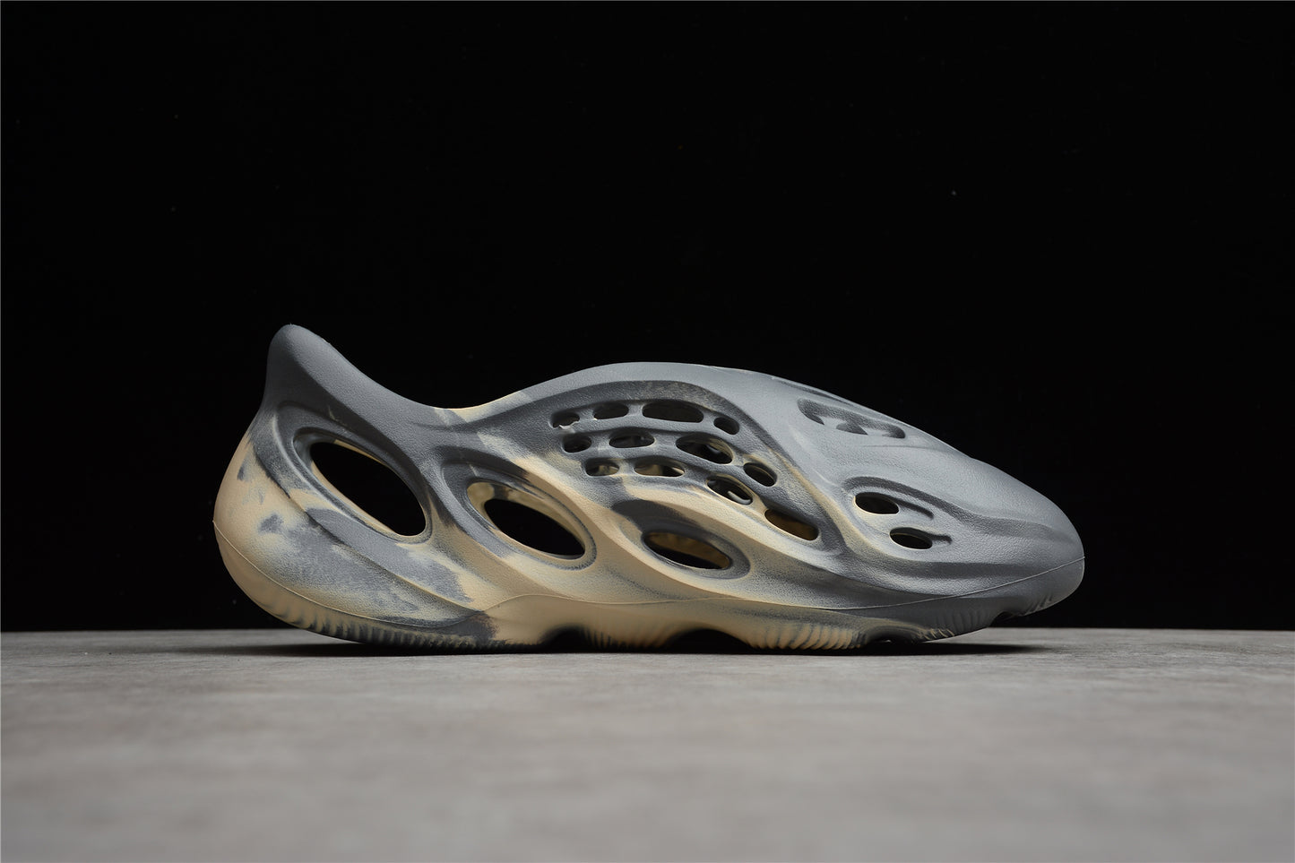 Yeezy foam runners beige paint and grey