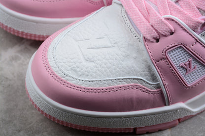 LV Trainers White powder