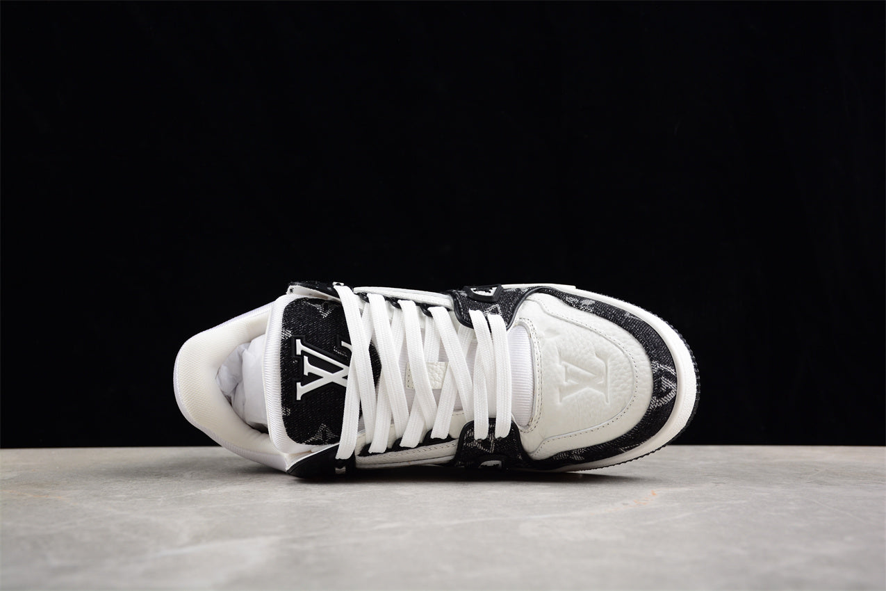 LV Trainers classic black and white