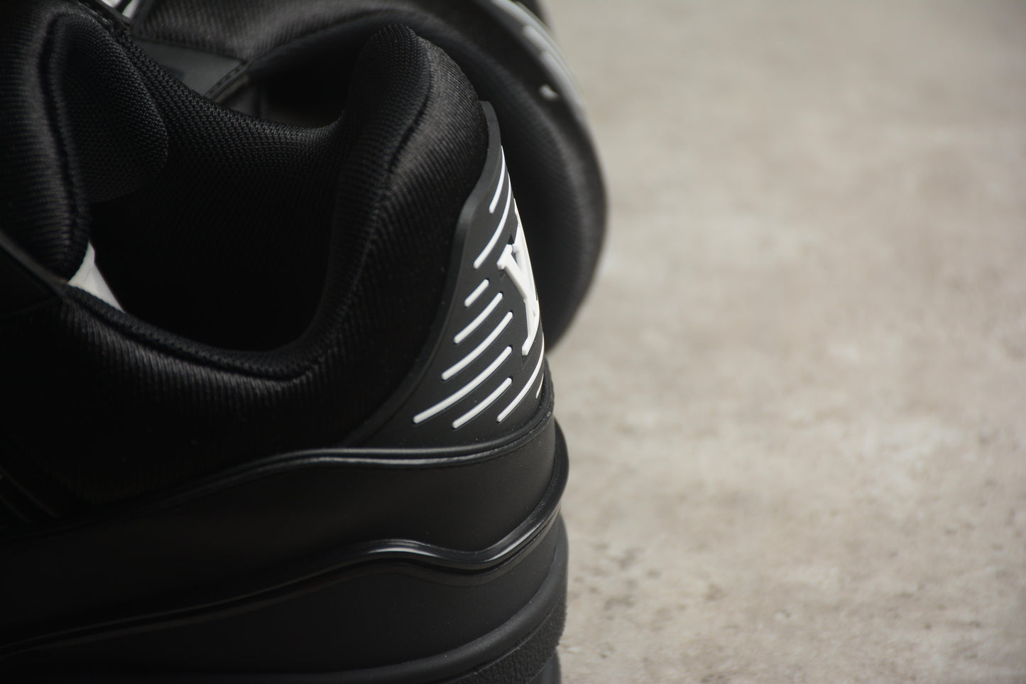 LV Trainers Pure black