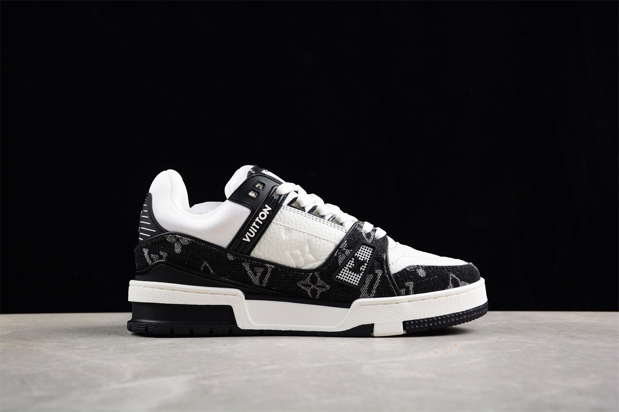 LV Trainers classic black and white