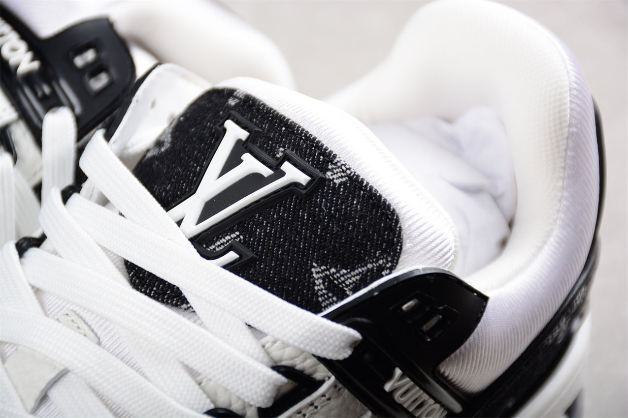 LV Trainers classic black and white