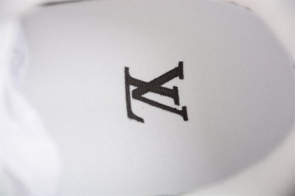 LV Trainers classic black and white