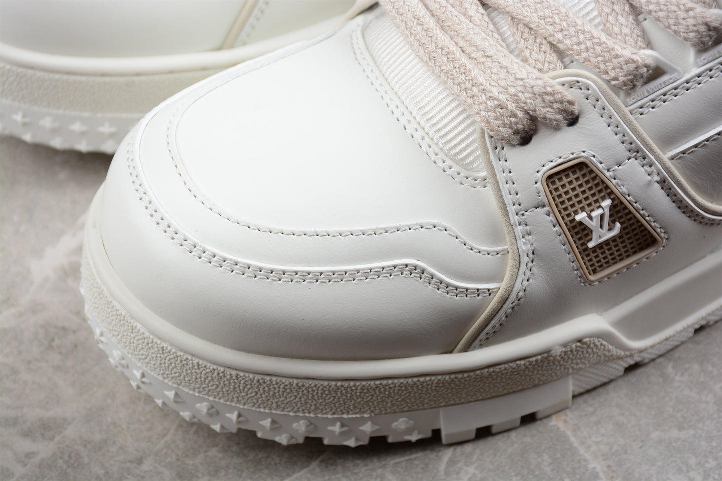 LV Trainers pure white